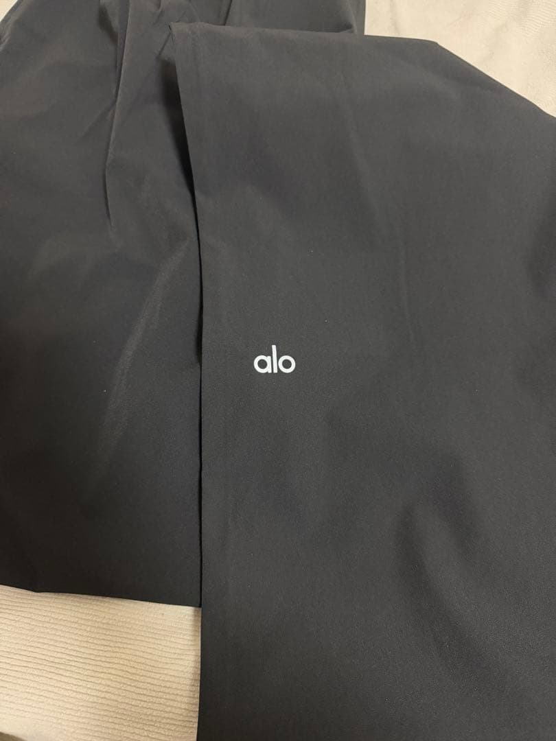 Alo yoga スーツアップパンツ
