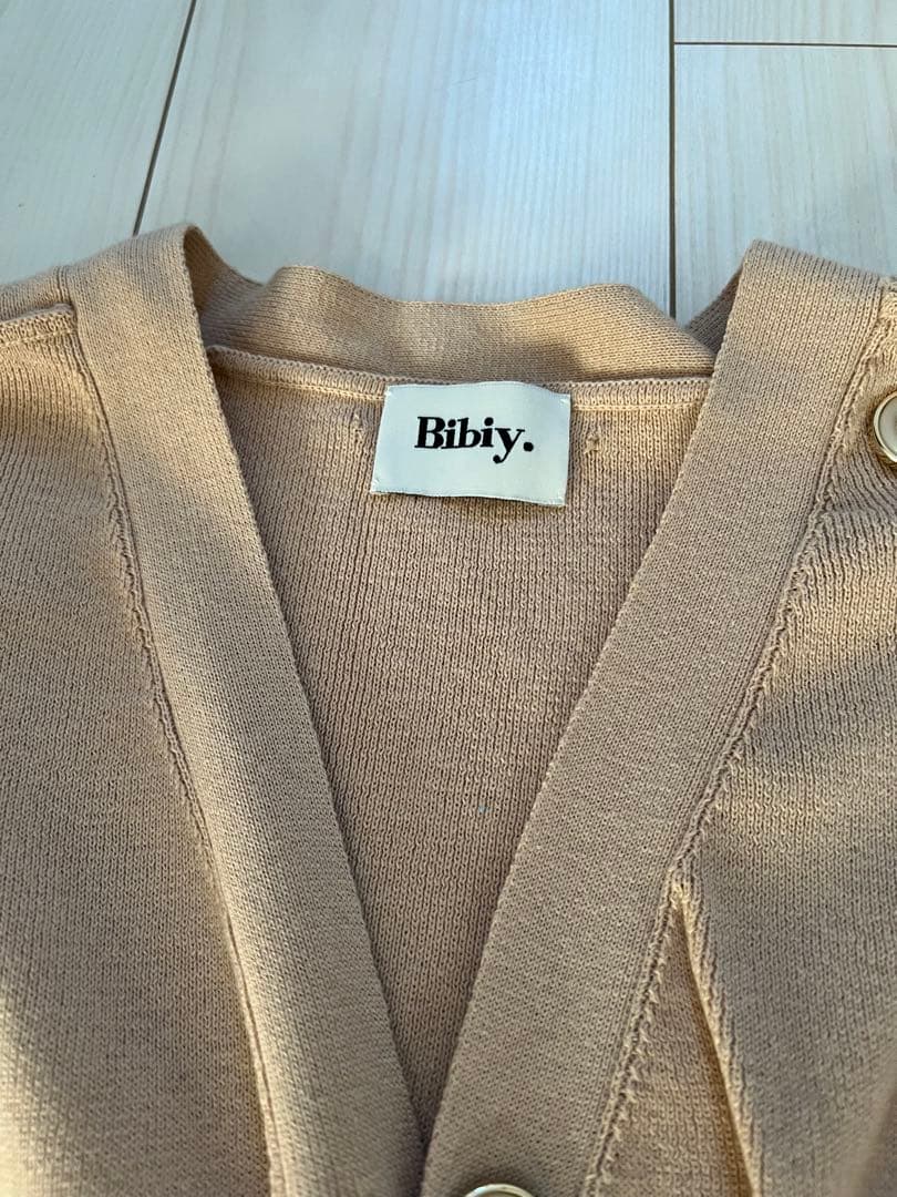 Bibiy. ベージュ ニットカーディガン　bibiy.