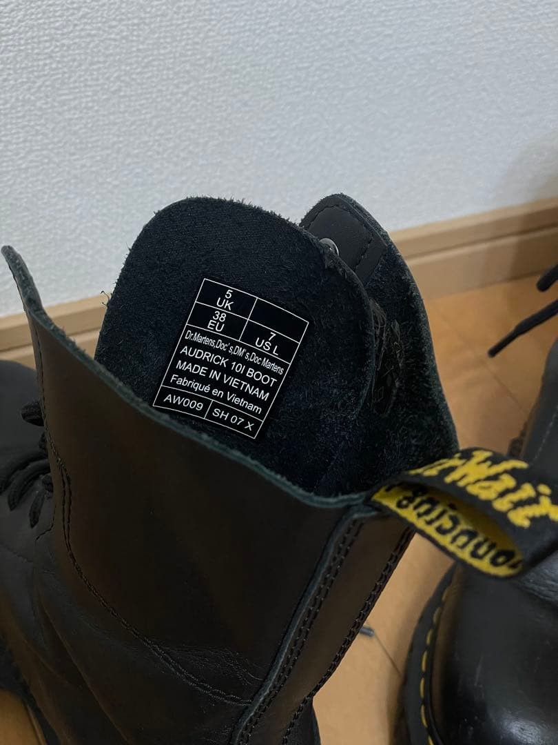 Dr. Martens Audrick 10ホール ブラック厚底ブーツ