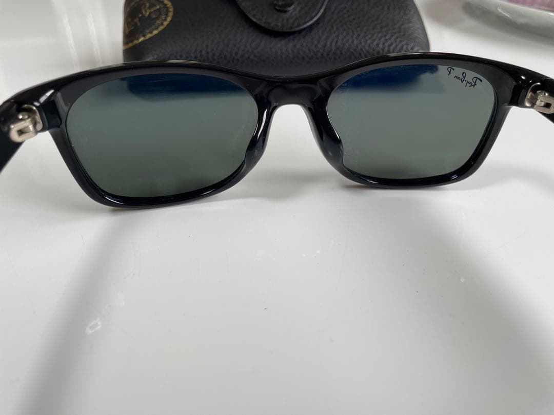 Ray-Ban 偏光サングラス　ニューウェイファーラ　RB2132-F