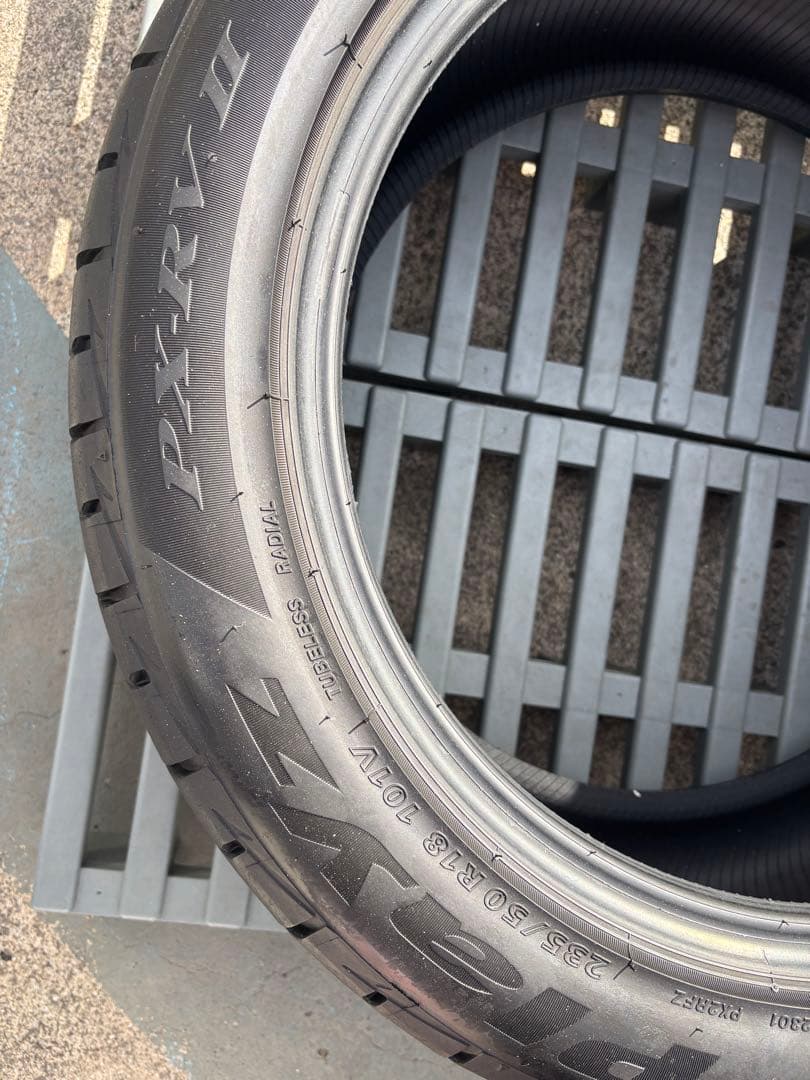 デリカット　BRIDGESTONE PX-RV II 235/50R18
