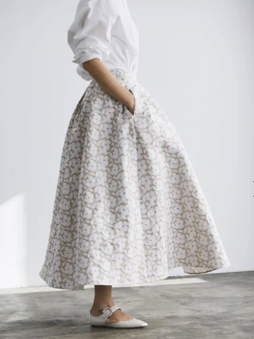 SEVENTEN 　セブンテン　ジャガードフラワースカート　ベージュ　花