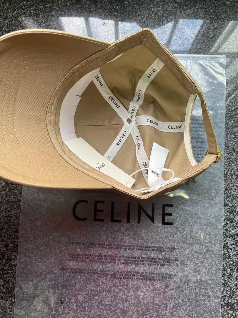 CELINE ベージュ ロゴキャップ