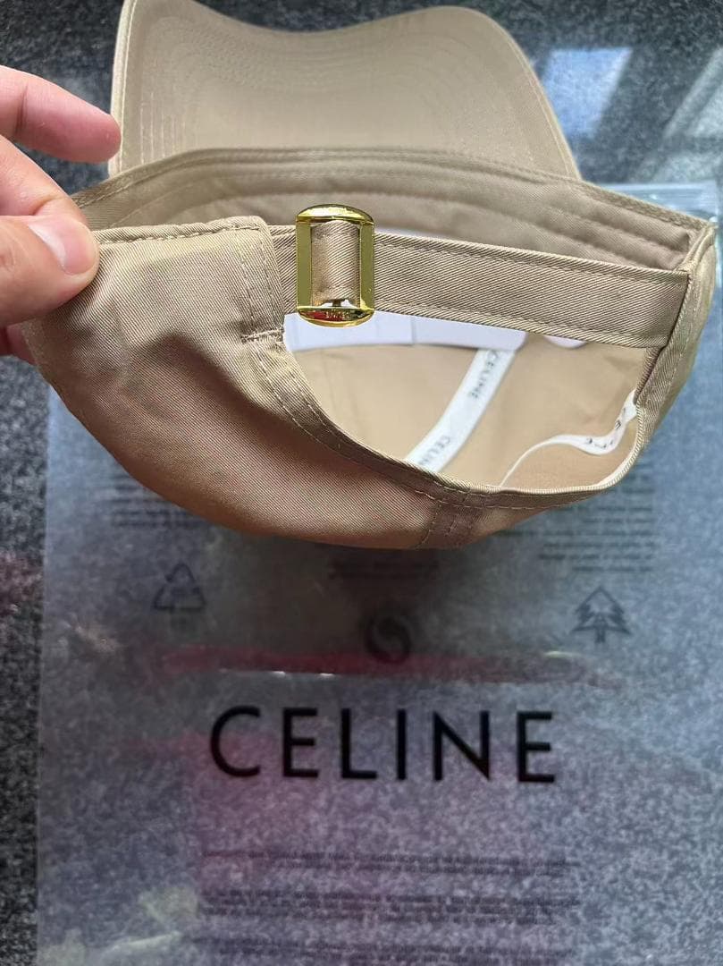 CELINE ベージュ ロゴキャップ