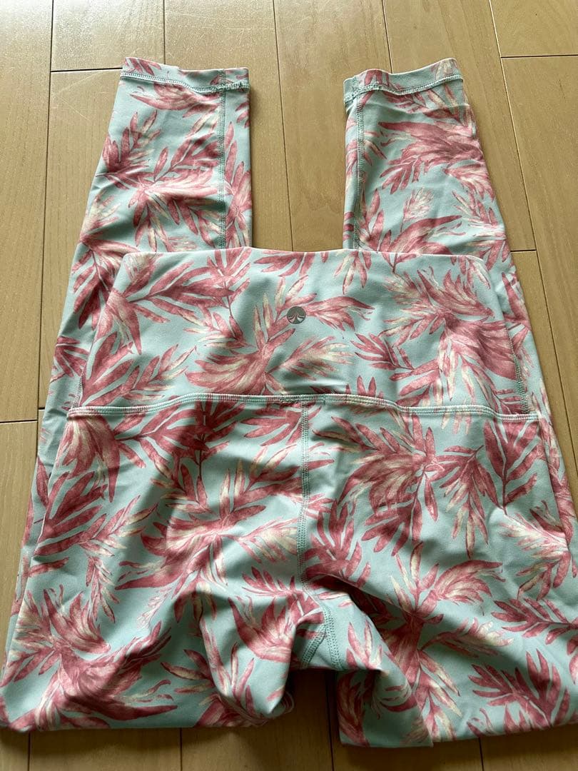 ヨガウェア タンクトップとレギンスセット