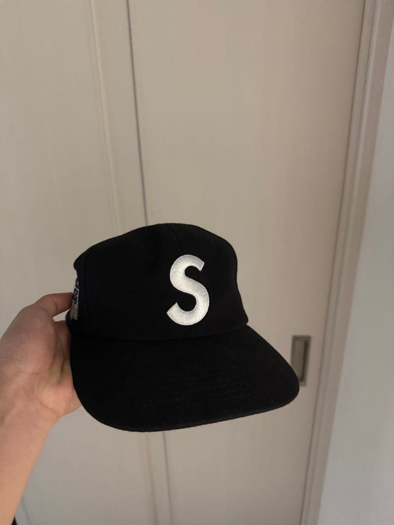Supreme World Famous S Logo 6-Panel ブラック