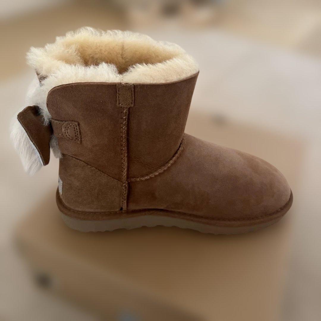 お値下げ‼️新品未使用UGG W FLUFF BOW MINI 8 チェスナット
