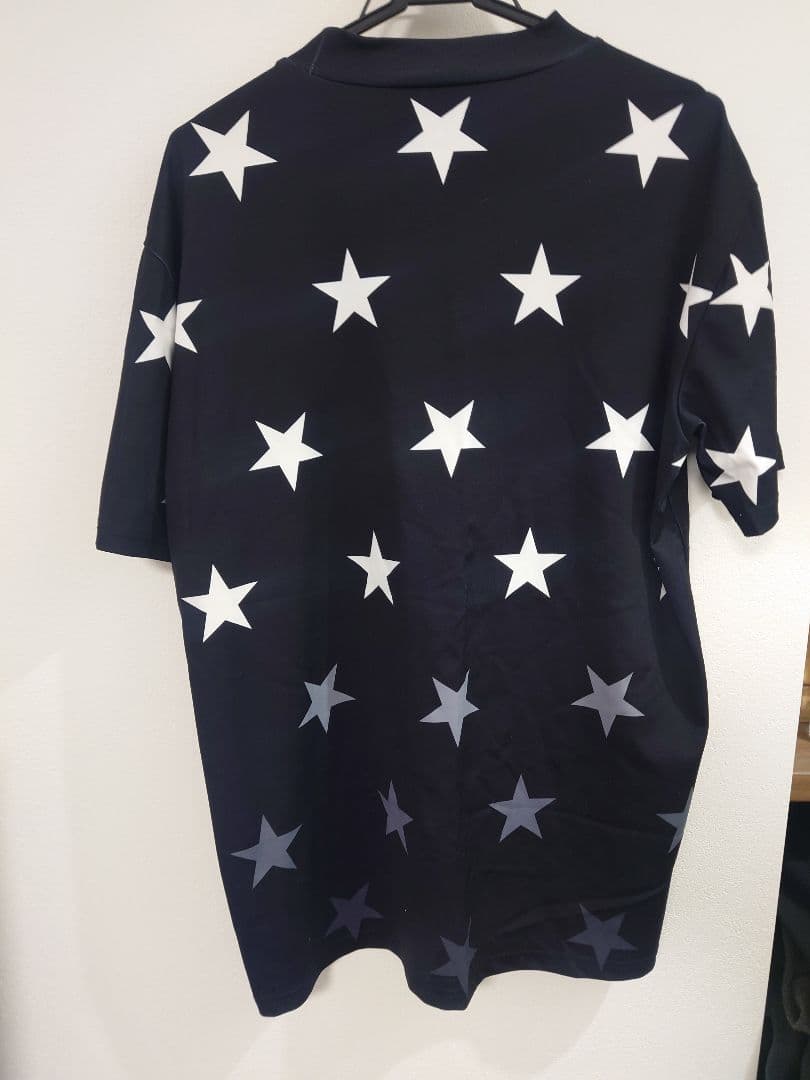 V12 星柄 モックネックTシャツ