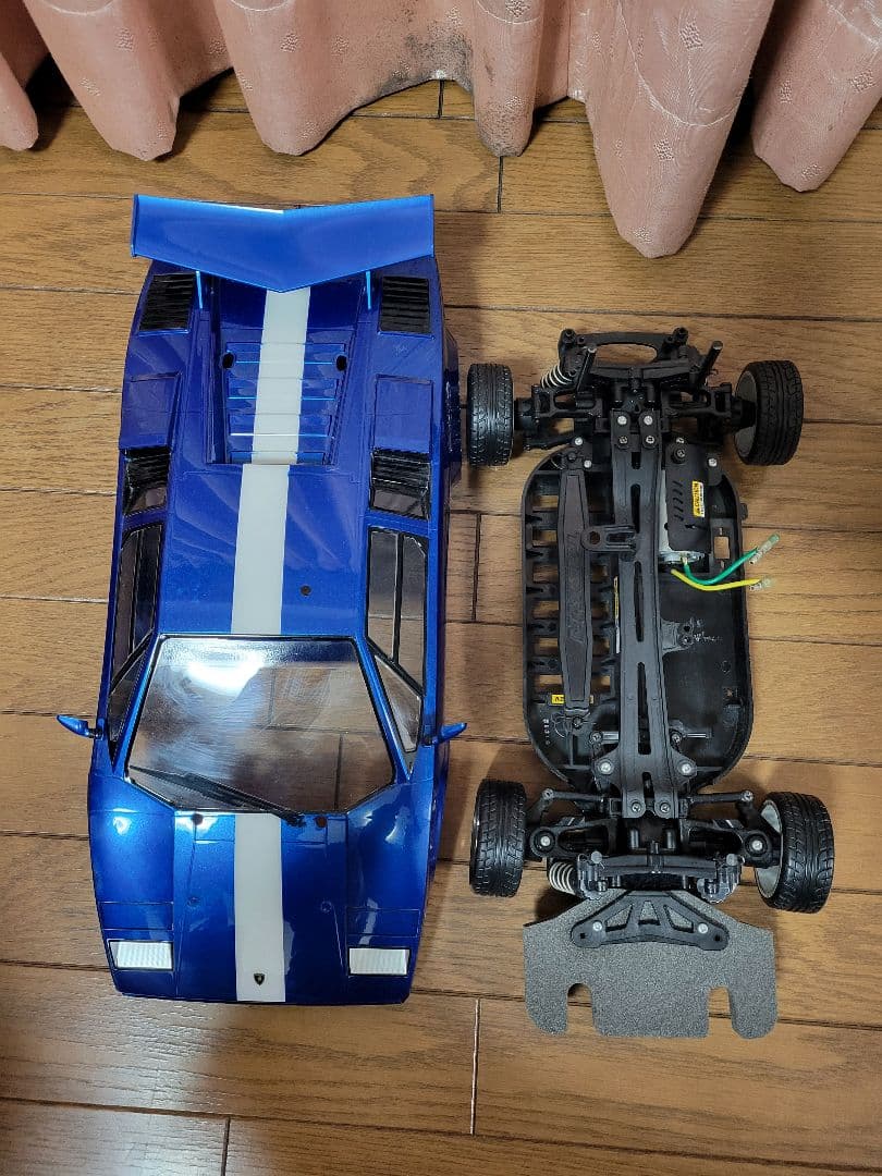 タミヤラジコン　TT01シャーシカウンタックボディ