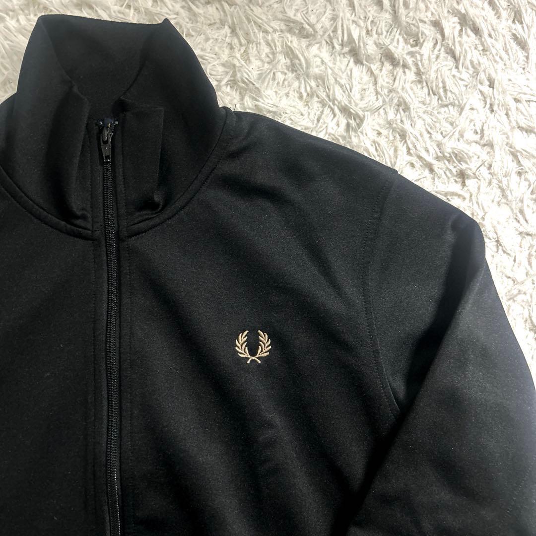 FRED PERRY（フレッドペリー）　トラックジャケット