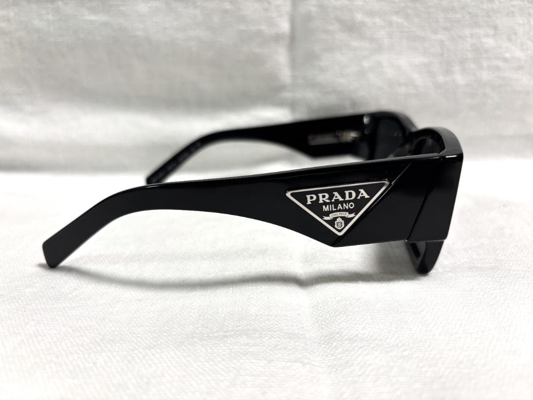 ピーナッツ 17日までPRADA トライアングルロゴ SPR 10-ZF