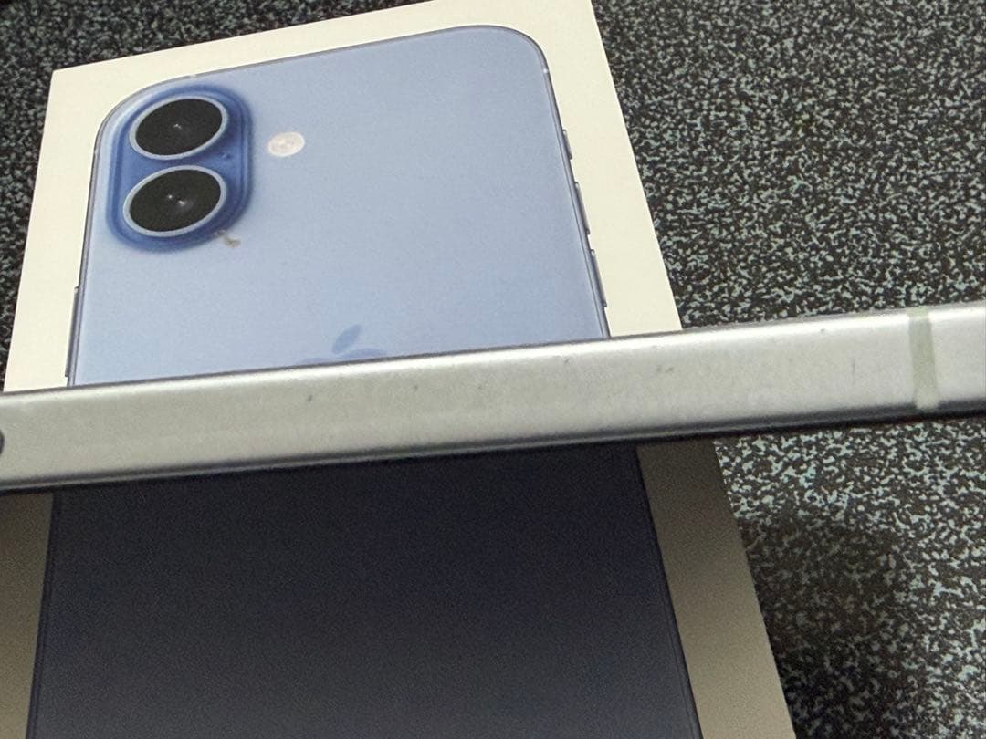 iPhone15 ブルー