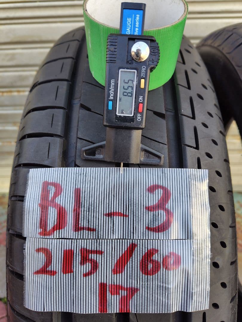 ブリジストン、LUFT.RV2 215/60R17 2023年製