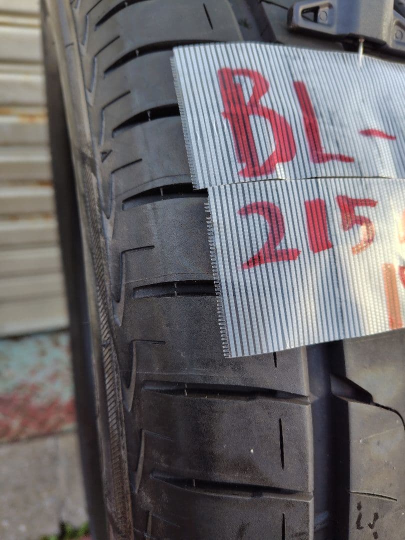 ブリジストン、LUFT.RV2 215/60R17 2023年製