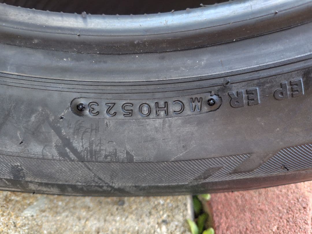 ブリジストン、LUFT.RV2 215/60R17 2023年製