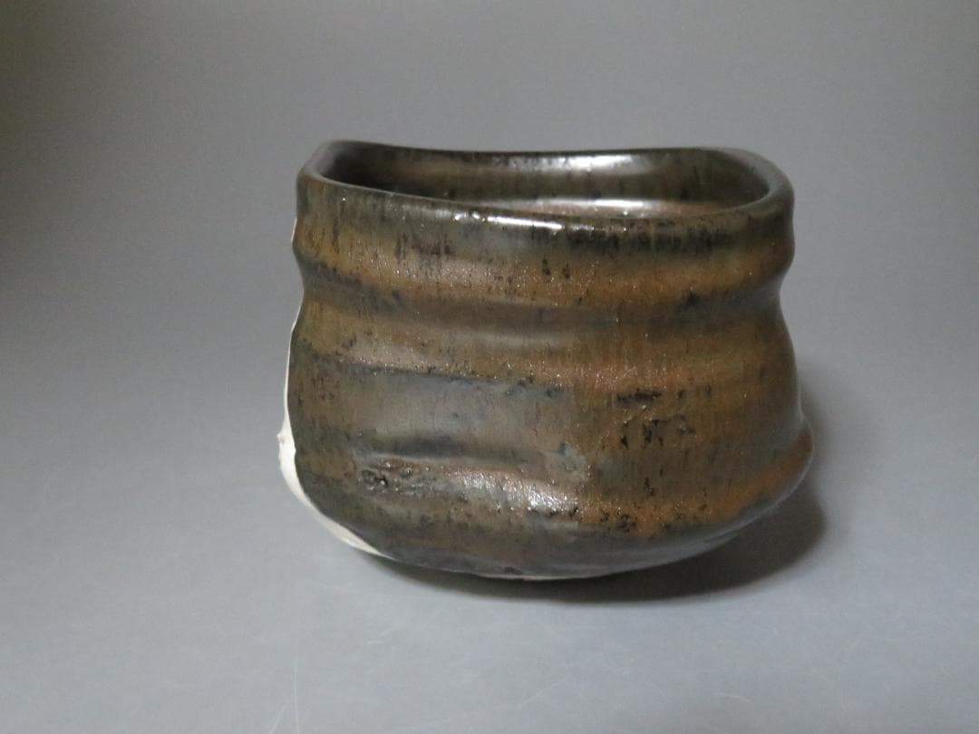 ◆409◆水野鉐一　瀬戸焼　茶碗（共箱）御題 波 福海窯 骨董品　黒織部