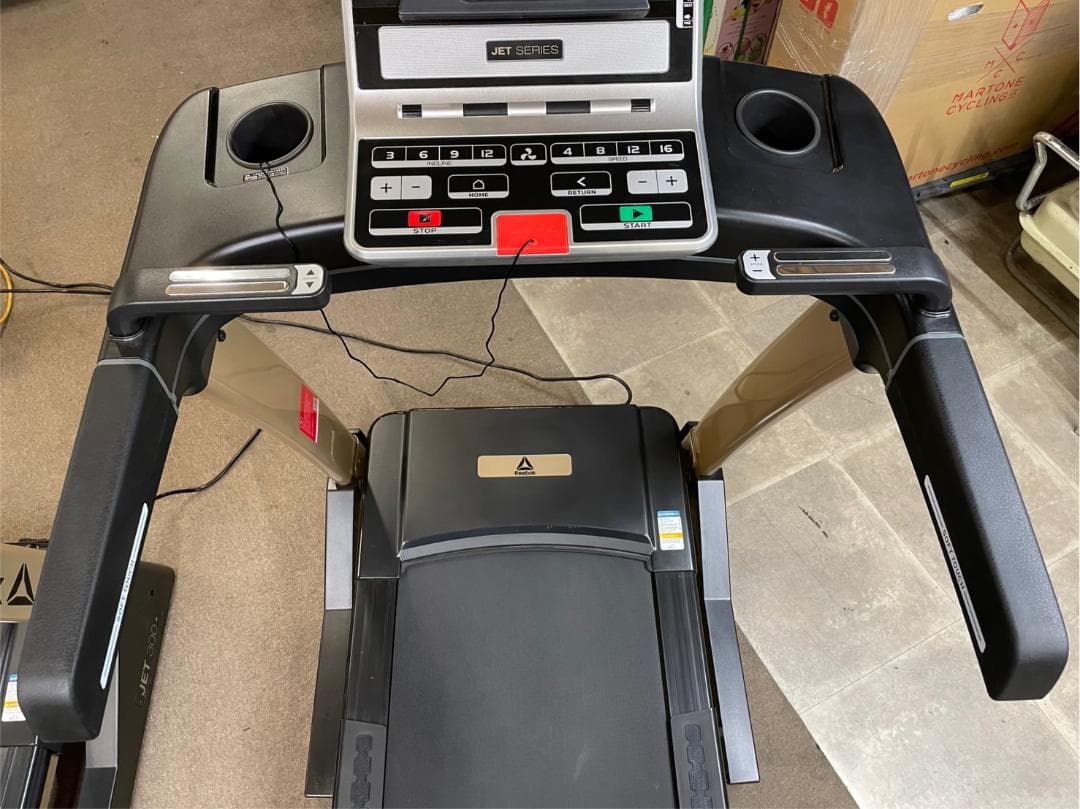 送料込み　リーボック　トレッドミル　JET300+