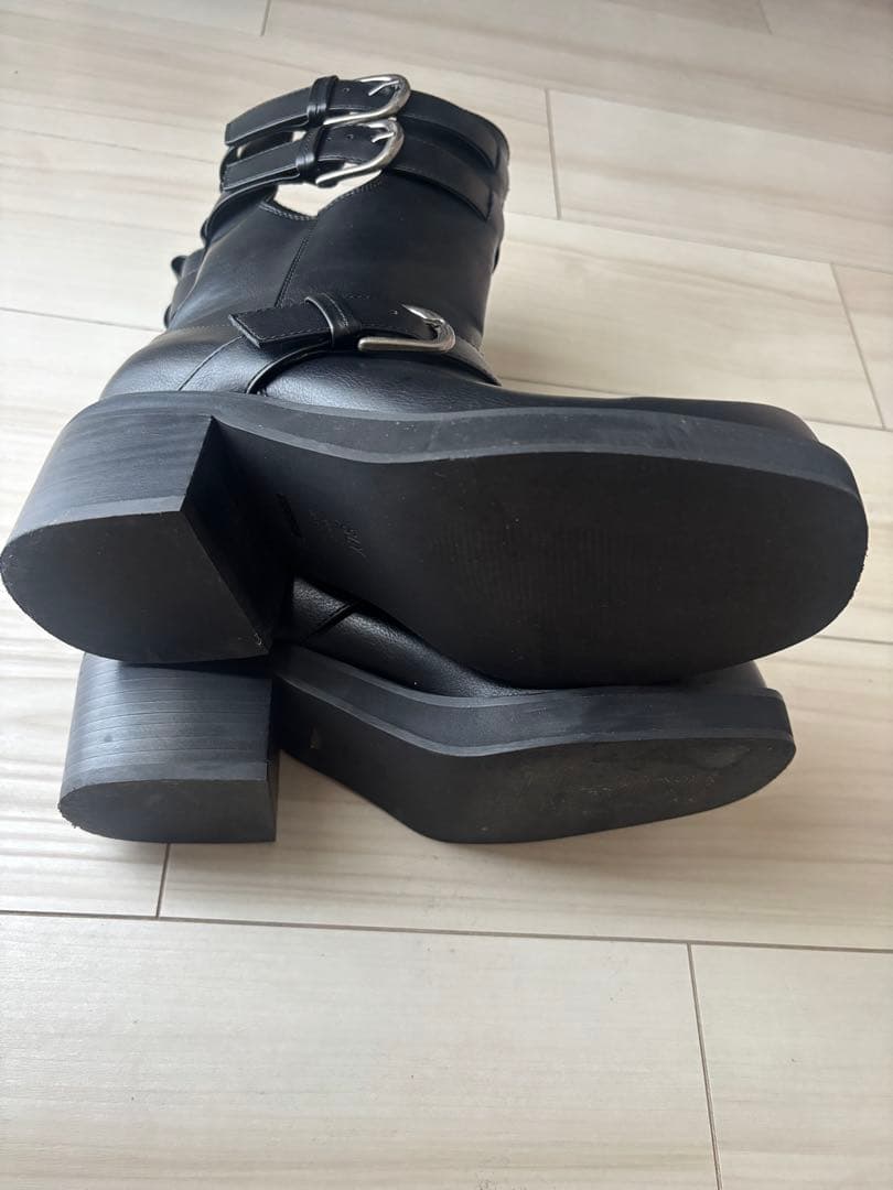 SIDE HOLE MIDDLE ブーツ　ベルト付き