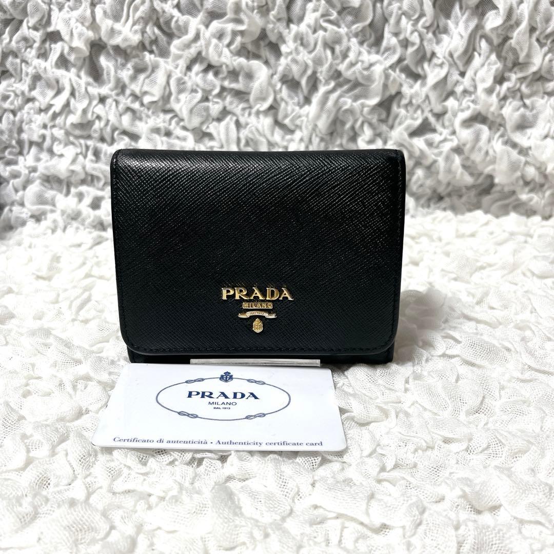 PRADA 三つ折り財布 ギャランティカード　コンパクト　プラダ　ゴールド　黒
