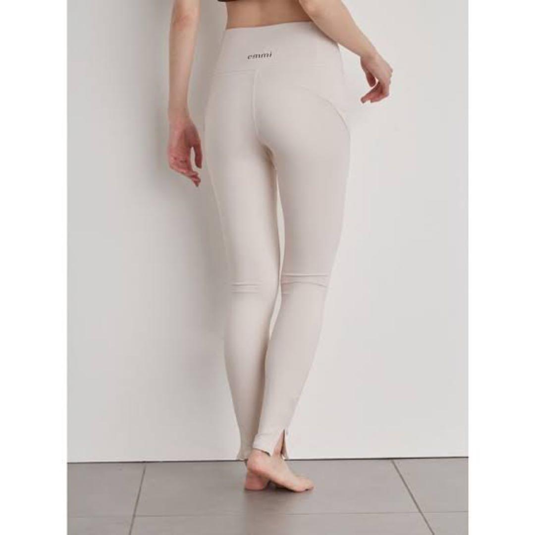 【emmi yoga】サステナレッチレギンス　ピンクベージュ