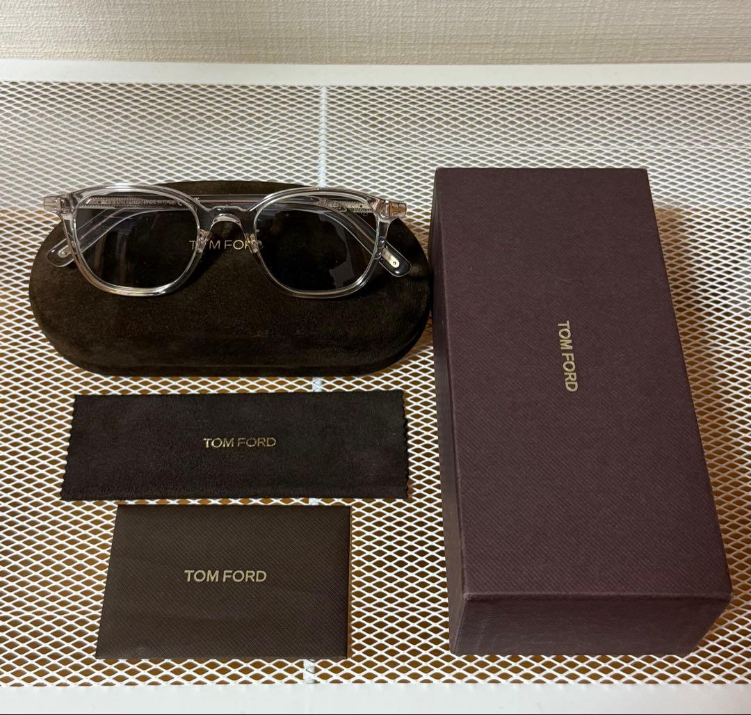TOM FORD クリアフレームサングラス