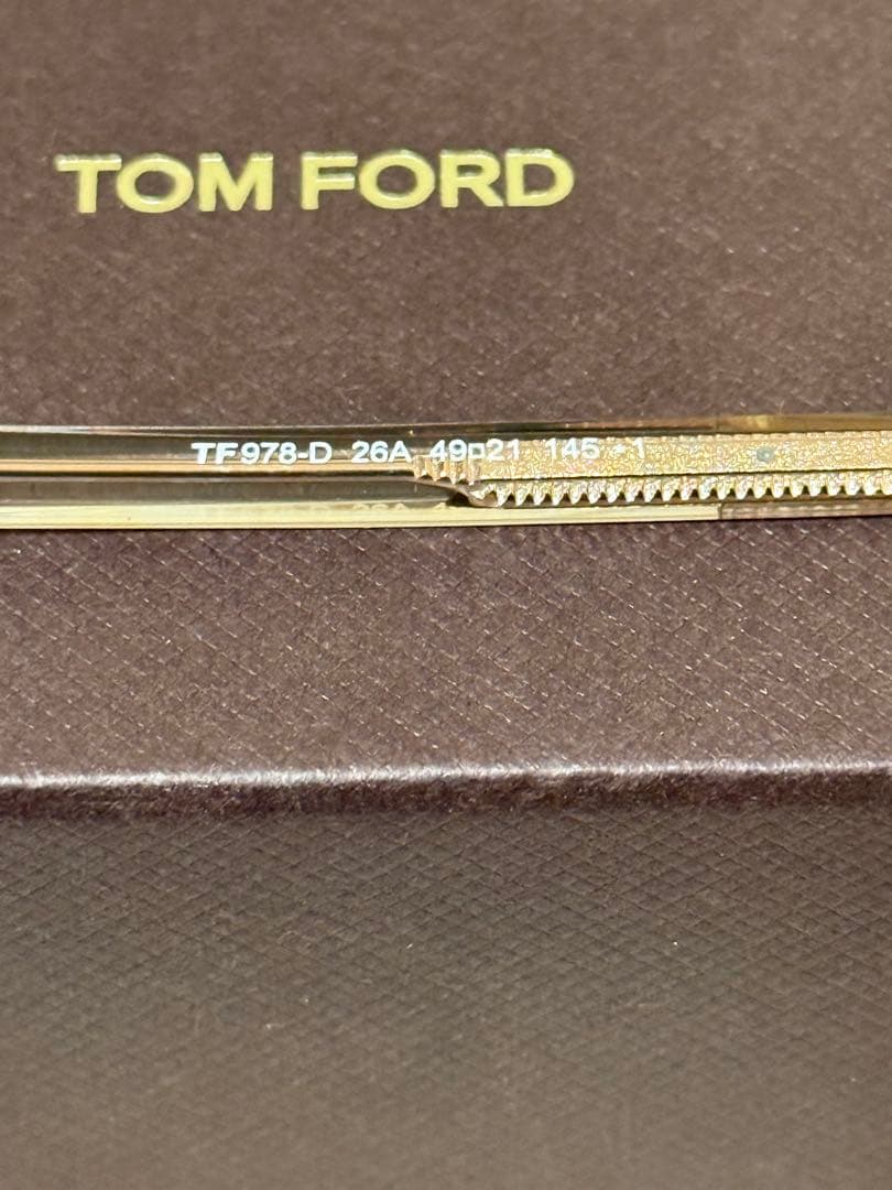TOM FORD クリアフレームサングラス