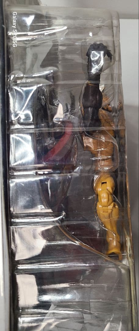 正規品　新品　マーベルレジェンド　セイバートゥース
