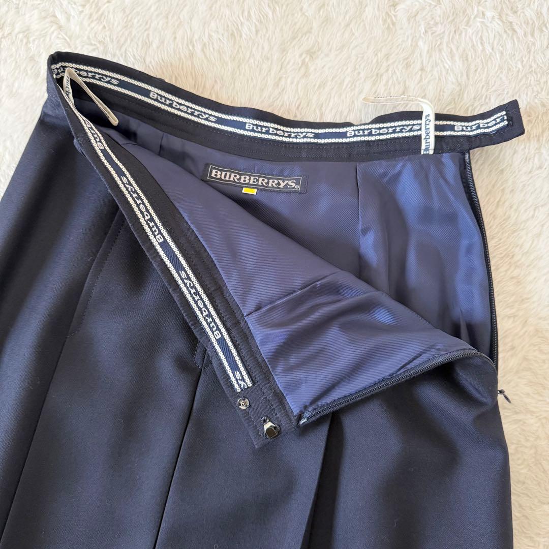 未使用　90s ヴィンテージ BURBERRY ボックスプリーツスカート　紺