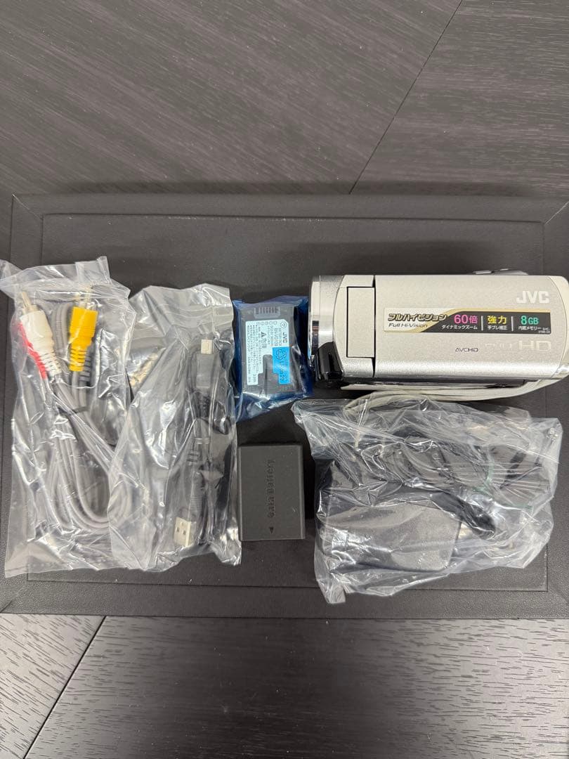 ★未使用級★ JVC Everio GZ-E380 フルHDビデオカメラ♪