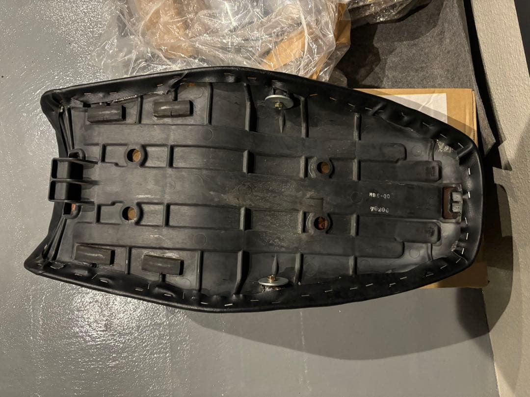 ☆ nc36純正バイクシート 黒 ストライプパターン ☆