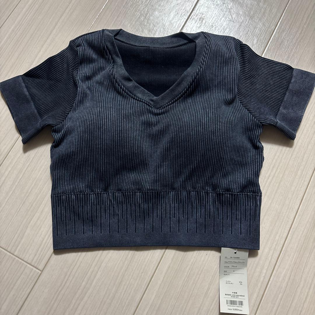 ①【新品】SUKALAリブ編みブラックVネックトップ　Sサイズ