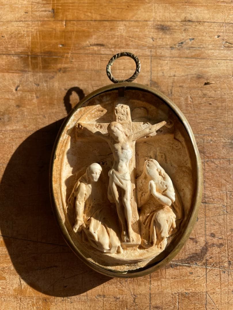 キリストの十字架彫刻メダル　フランスアンティーク　蚤の市