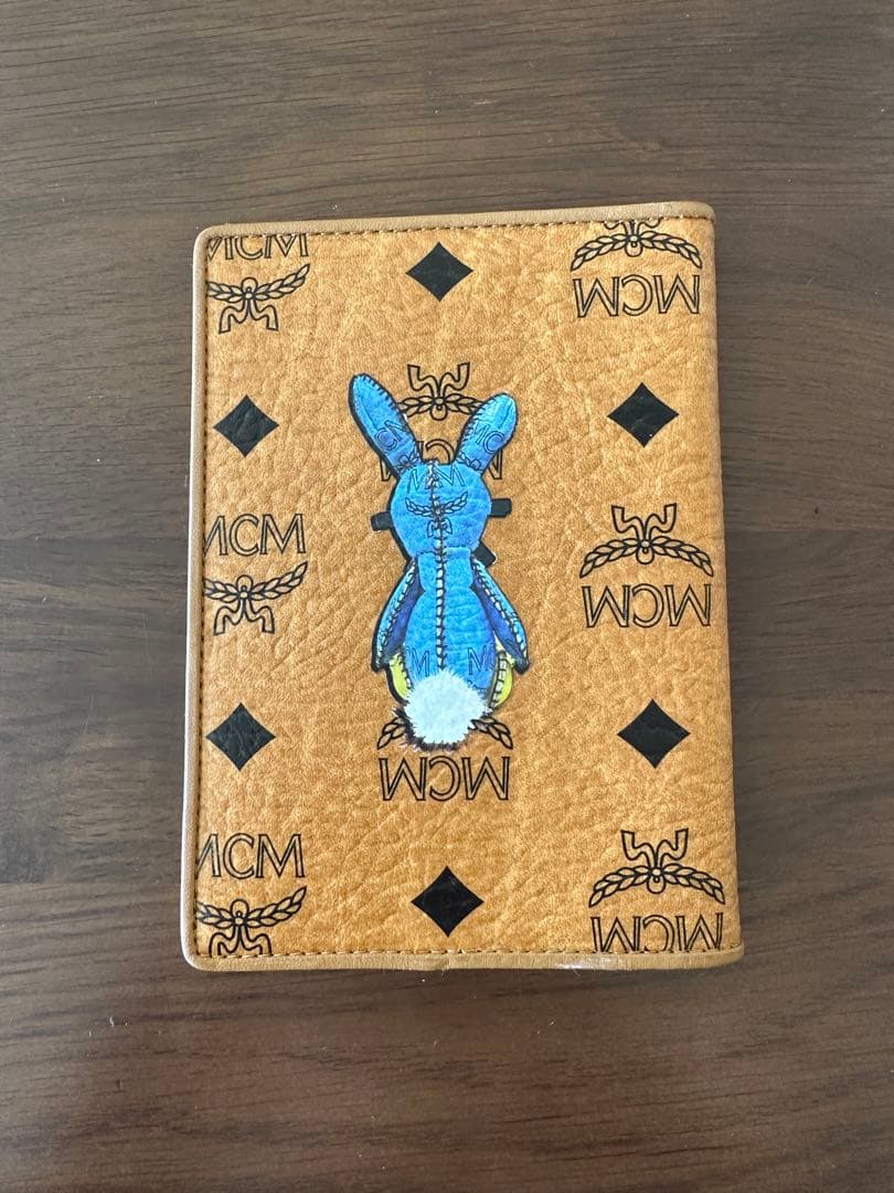 【値下げ中】MCM ラビット パスポートケース