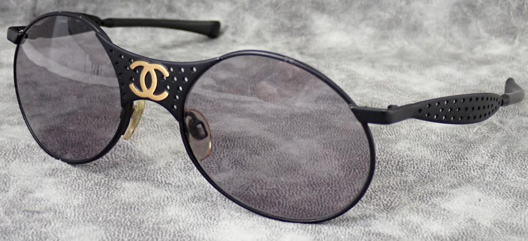 美品 CHANEL シャネル ココマーク パンチング サングラス 05982