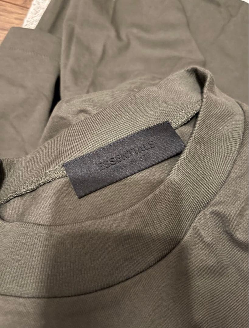 t*8様 Fear of God Essentials Tシャツ オリーブグリー
