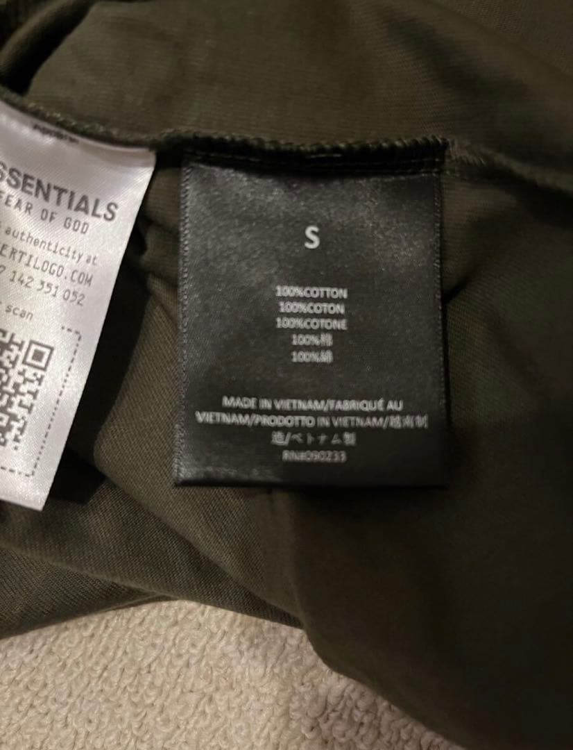 t*8様 Fear of God Essentials Tシャツ オリーブグリー
