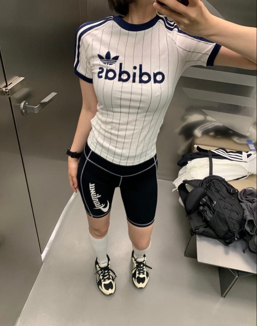 新品L adidas スリムフィット 半袖Tシャツ ピンストライプJC7705