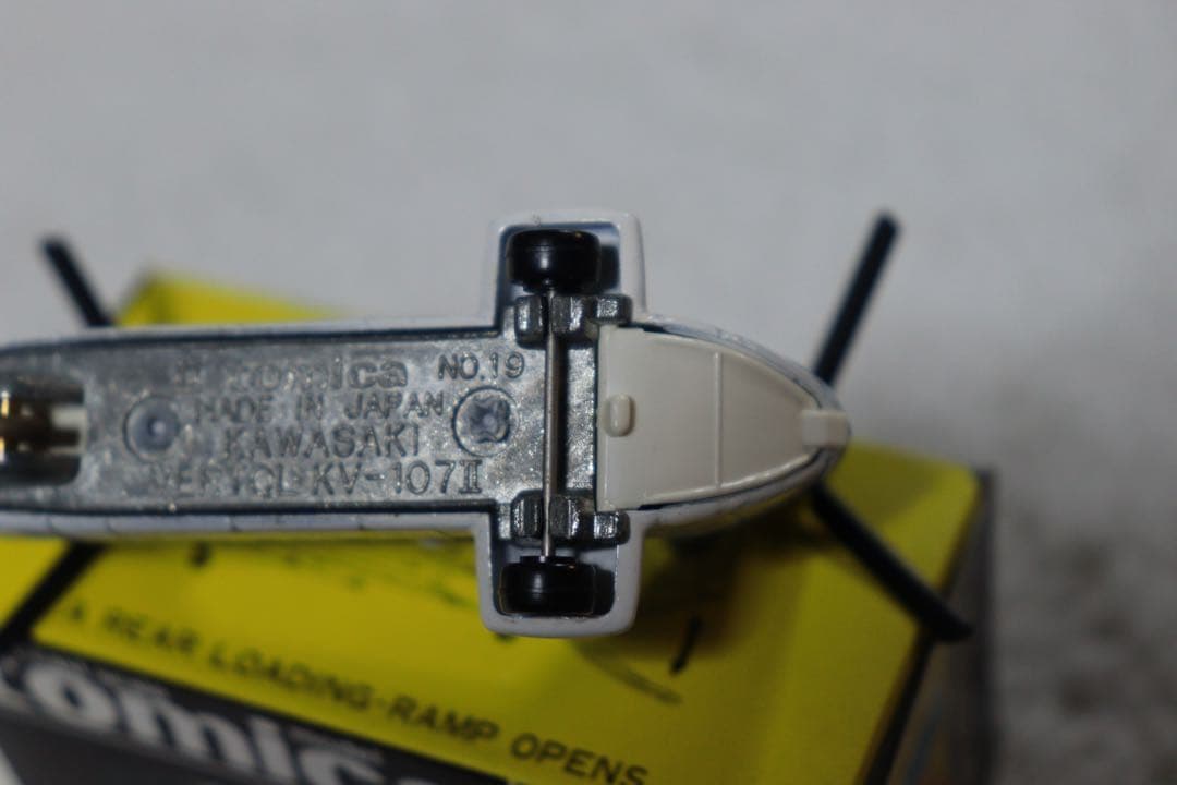 日本製　トミカ　川崎　バートル　KV107-II NO.19