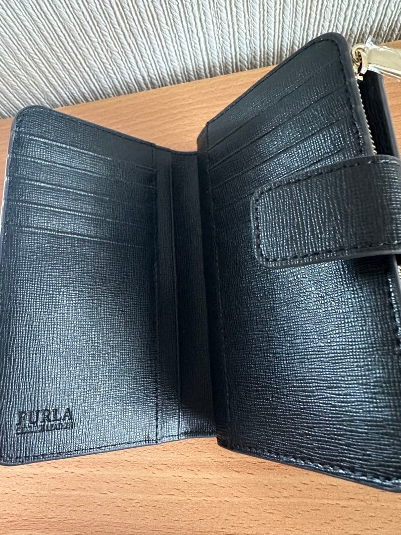 ☆新品未使用☆FURLA ブラック 二つ折り財布