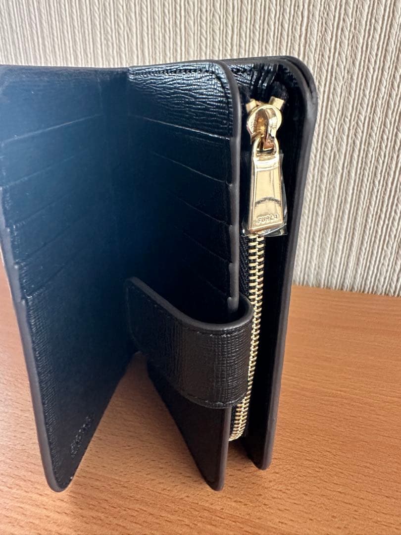 ☆新品未使用☆FURLA ブラック 二つ折り財布