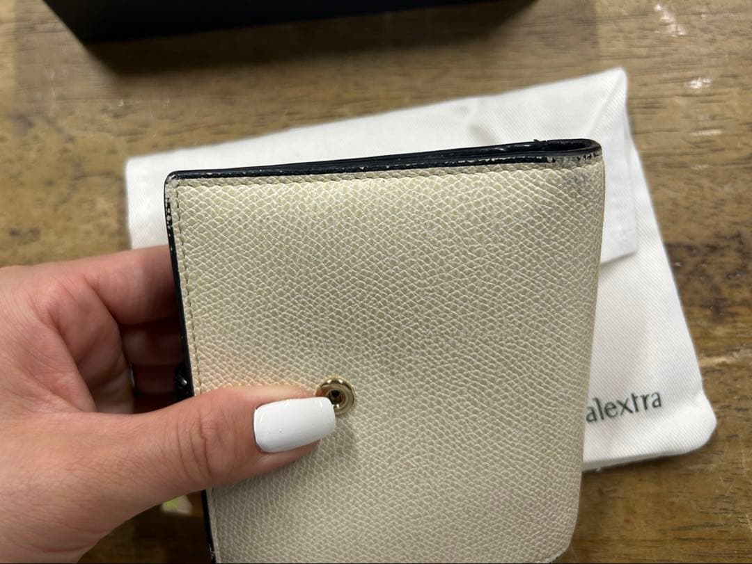 ヴァレクストラ　Valextra スナップ付き二つ折財布