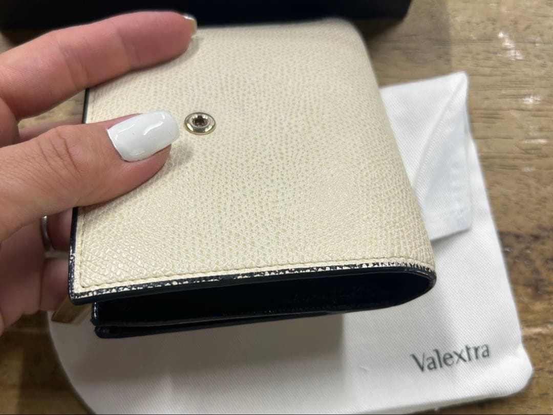 ヴァレクストラ　Valextra スナップ付き二つ折財布
