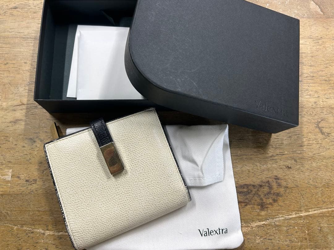 ヴァレクストラ　Valextra スナップ付き二つ折財布