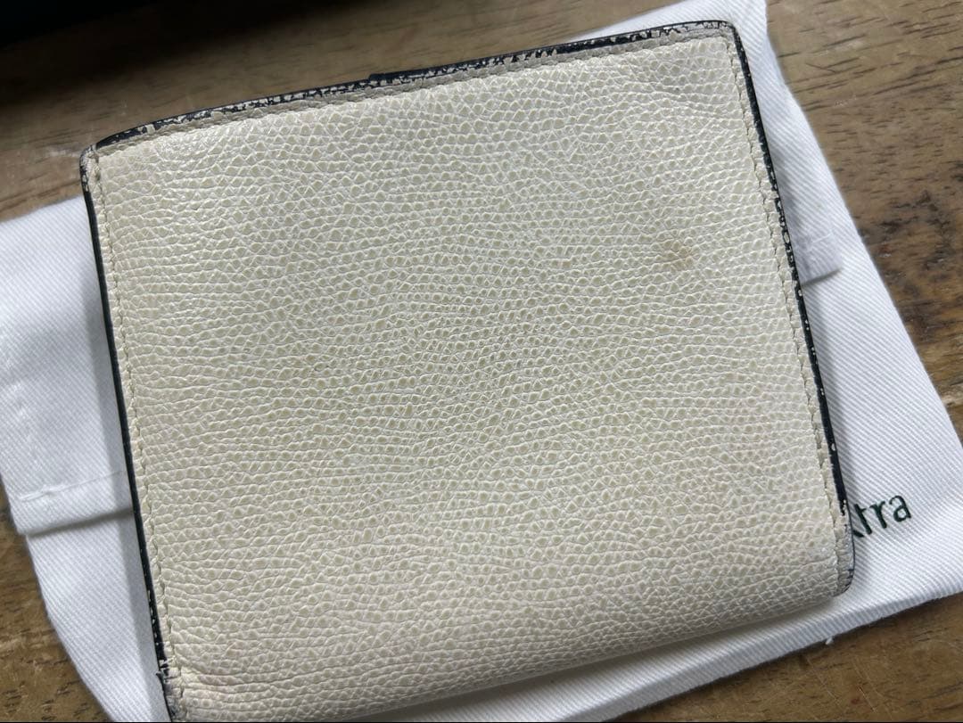 ヴァレクストラ　Valextra スナップ付き二つ折財布