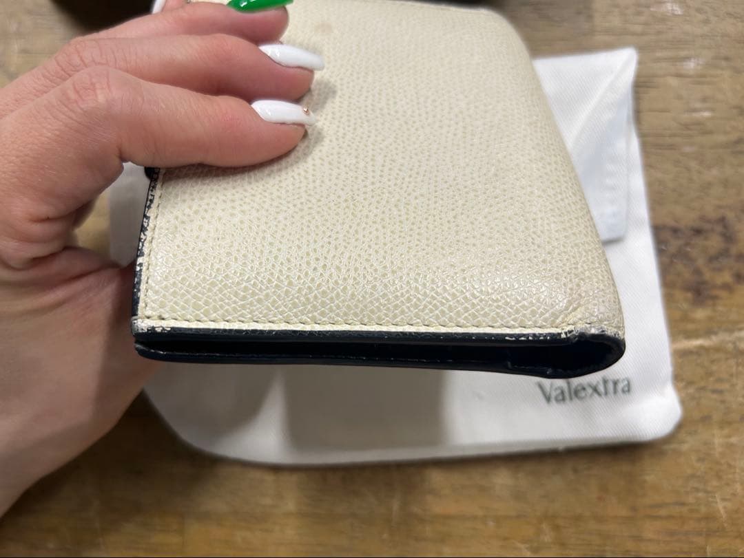 ヴァレクストラ　Valextra スナップ付き二つ折財布