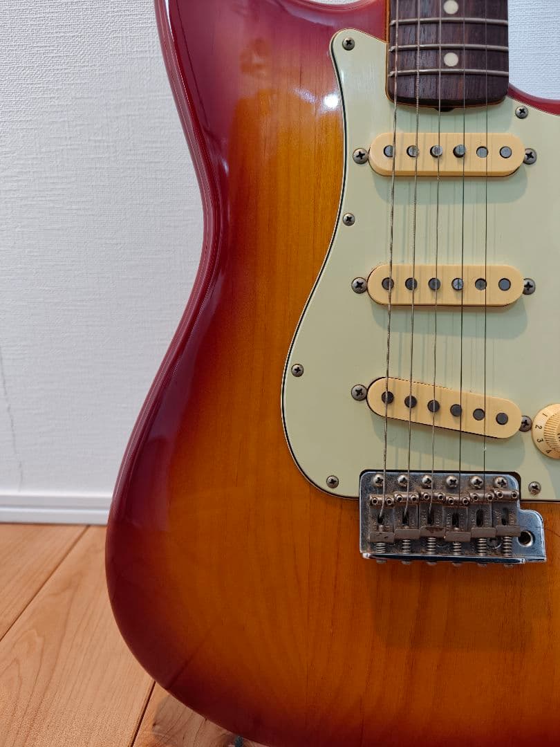 Fender Japan ストラトキャスター Q0シリアル