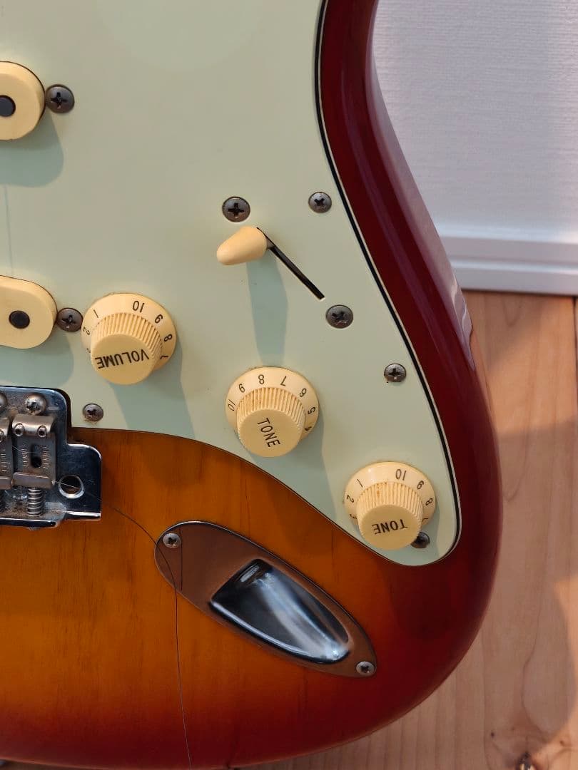 Fender Japan ストラトキャスター Q0シリアル