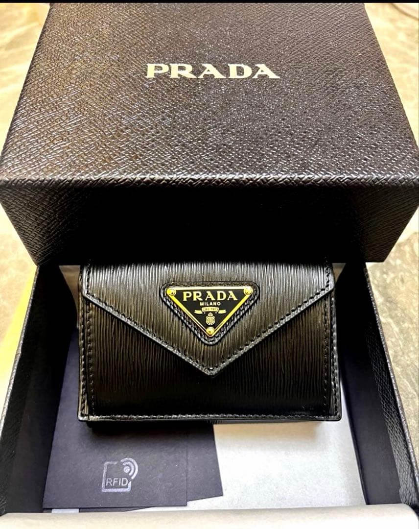 【PRADA 】ミラノ購入　財布 三つ折り　一粒万倍日　大安に！！⭐︎