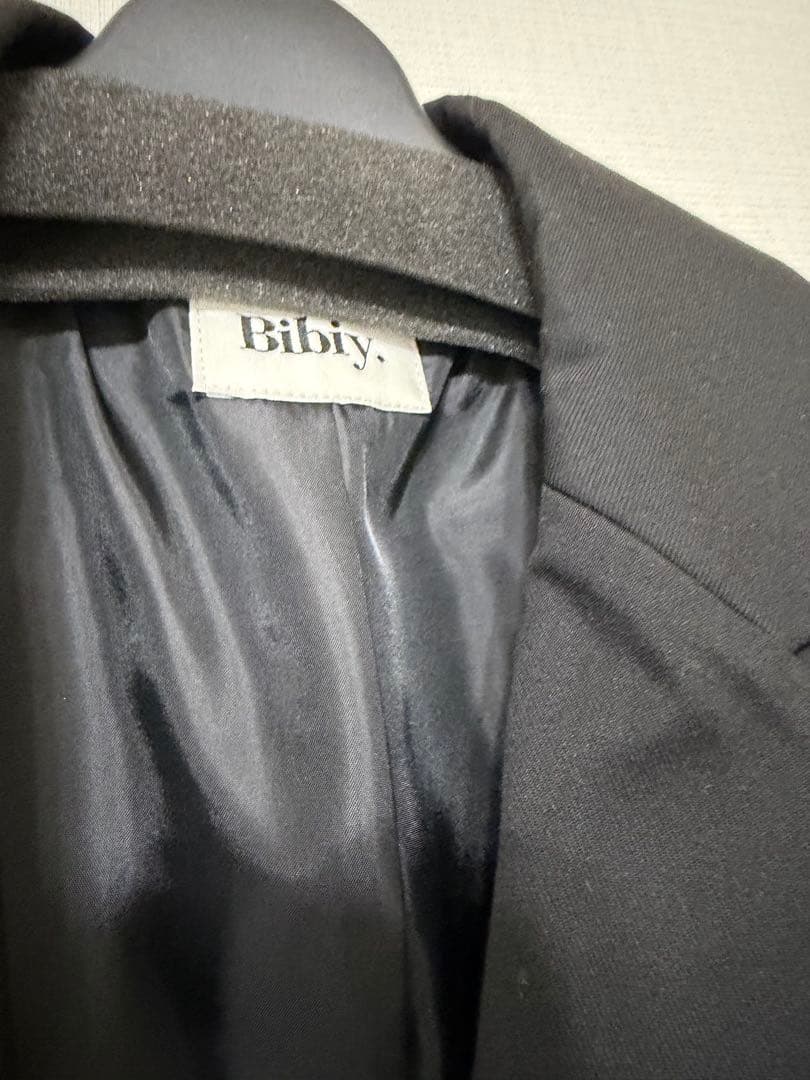 Bibiy フリル付きテーラードジャケット ブラック