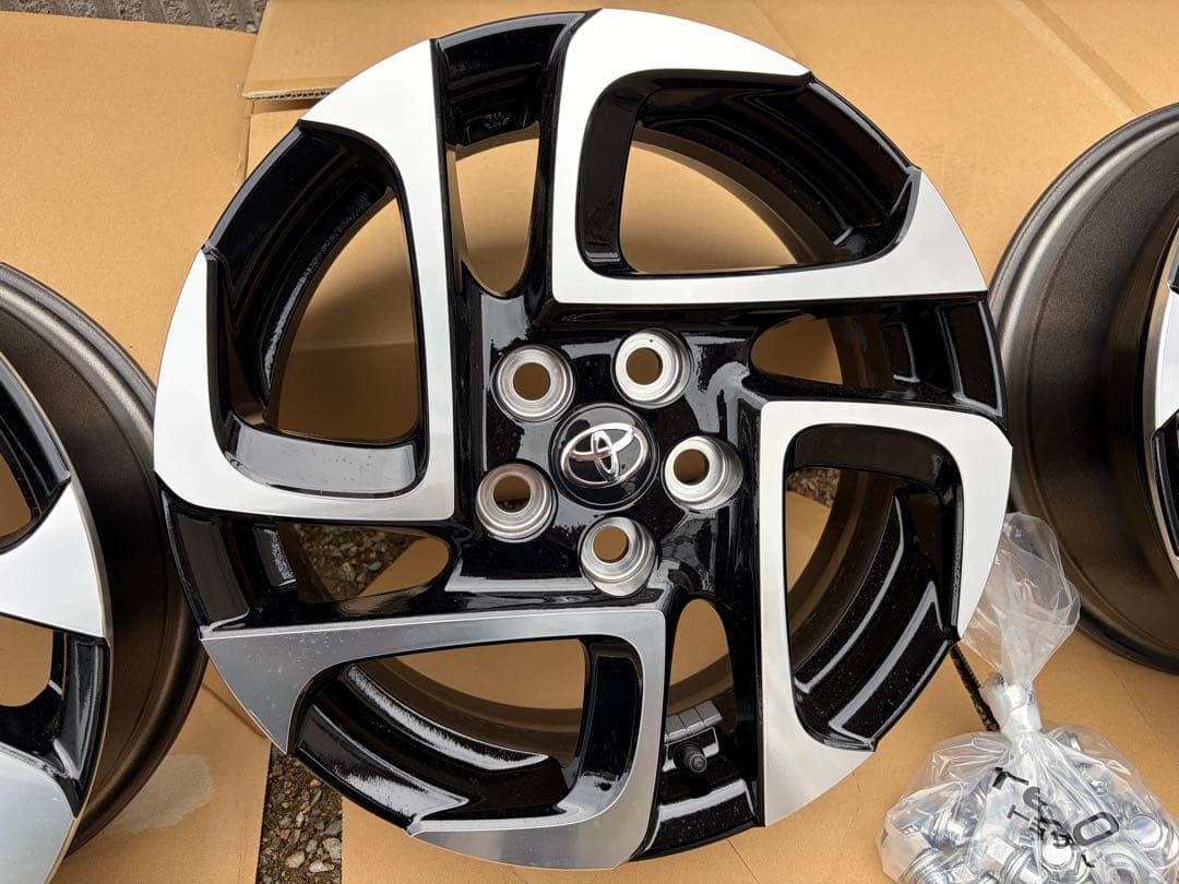 ナルト ②トヨタ シエンタ 純正ホイール 15インチ 新車外し
